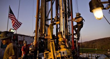 Объемы бурения в США снижаются: кризис в добыче сланцевой нефти
