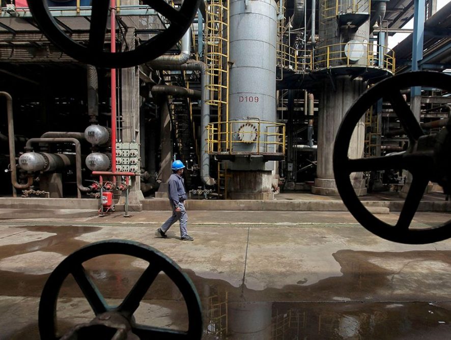 Китай наращивает закупки нефти: причины роста импорта на сырье